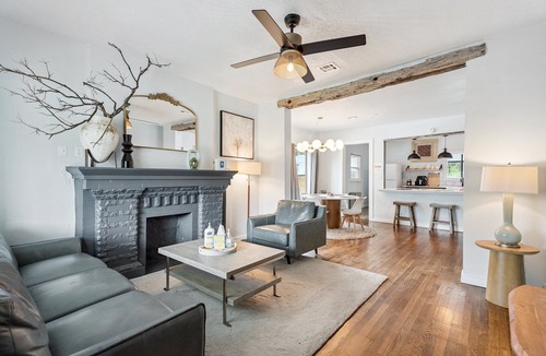 Miller House | Clean, minimalist 2BR near the Fair Park — guests extend month to month #09