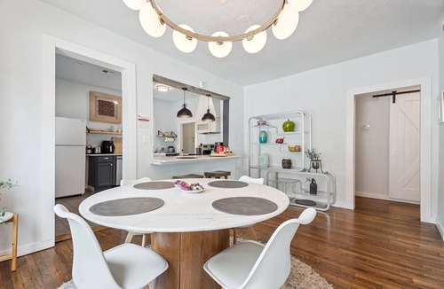 Miller House | Clean, minimalist 2BR near the Fair Park — guests extend month to month #09