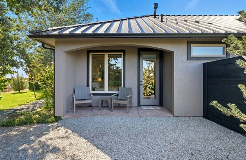 Walla Walla House | Cleo`s Suite - Walk to Caprio Cellars