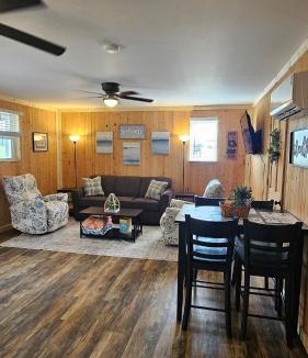 Monroe City House | Clinton Place Hideaway