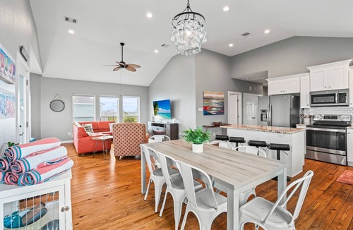 Indian Beach House | Close to Beach/Modern/Outdoor Bar/Pet Friendly
