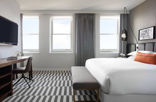 Downtown Fort Worth Hotel | Close to Fort Worth Botanic Garden and Fort Worth Zoo! Pets Allowed for Free!