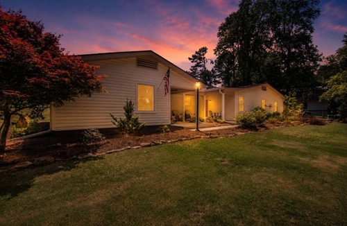 Brownsboro House | Cloud Nine at Moontown- Fly In, or Drive In, to A Peaceful Landing Spot