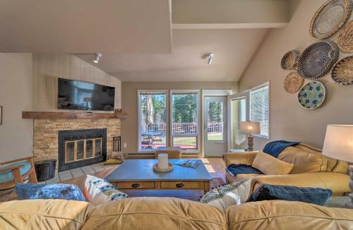 Cloudcroft House | Cloudcroft Townhome w/Deck - 1 Mi to Burro Ave!