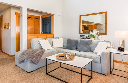 Freeland Condo | Coastal Chic Beach Condo by AvantStay | Balcony