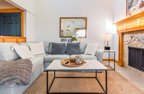 Freeland Condo | Coastal Chic Beach Condo by AvantStay | Balcony