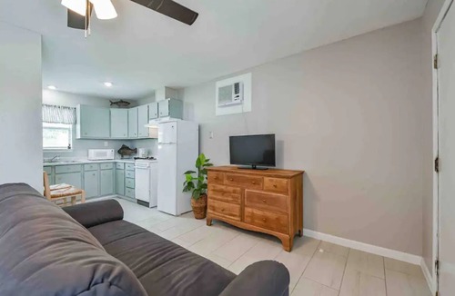 Oyster Creek Apartment | Coastal Studio - Freeport, Tx