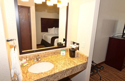 Clarion Hotel | Cobblestone Inn & Suites - Clarion
