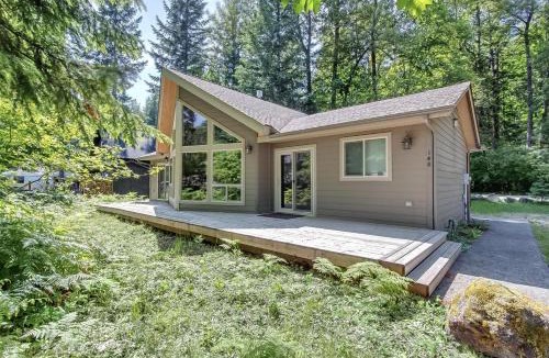 Packwood House | Coffee Time Cabin | Hot Tub, Wifi, Grill