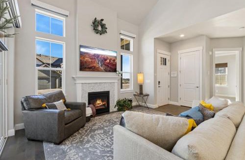Loveland House | Colorado Modern Retreat with King Beds, Pickleball