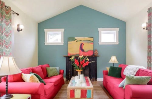 Columbia City Cottage | Colorful Cottage Close to Lake Washington