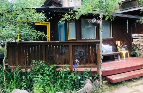 Boulder Cabin | Colorful Mountain Cabin