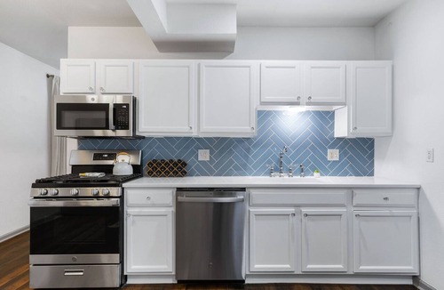 Columbus Park Apartment | Columbus Park Duo - Lower 1 Bed Close to River Market and Downtown!