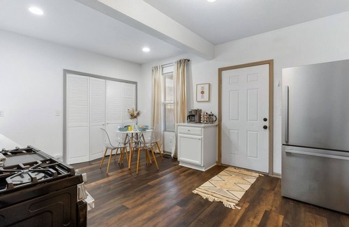 Columbus Park Apartment | Columbus Park Duo - Lower 1 Bed Close to River Market and Downtown!