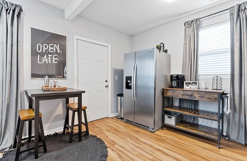 Columbus Park Apartment | Columbus Park Upper Apt Walkable to River Market and Minutes from Downtown!