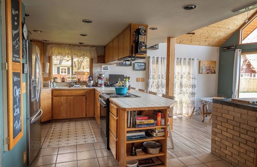 Oroville House | Come to Oroville and stay at the Robbins Nest, your home away from home.
