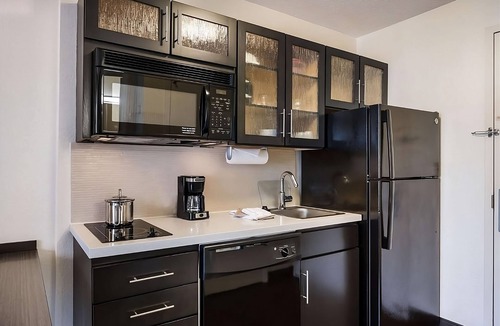 Northeast Heights Hotel | Comfort and Convenience! 2 Comfortable Units, Full Kitchen, Pets Allowed Here!