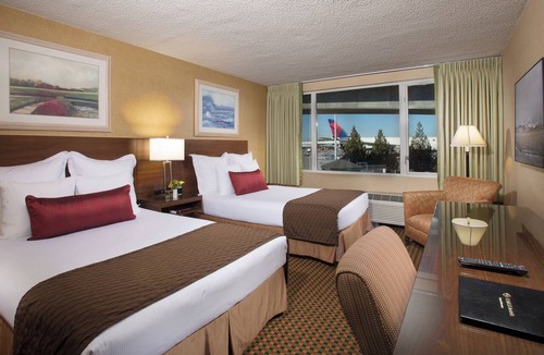 SeaTac Hotel | Comfort and Convenience! Free Parking and Airport Shuttle, Pets Allowed