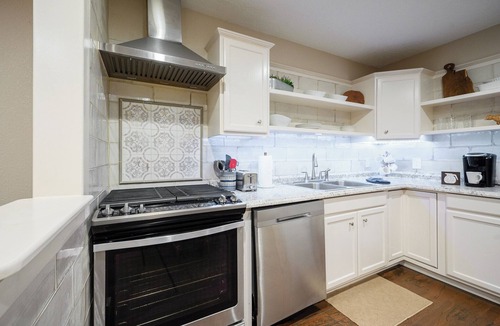 Tomball House | Comfort & Charm - Long Term Stays Considered.