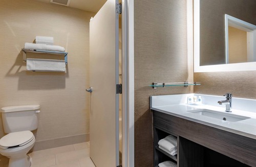 Dallas Hotel | Comfort Inn & Suites North Dallas - Addison