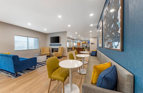 Oklahoma City Hotel | Comfort Inn & Suites Oklahoma City North - Quail Springs