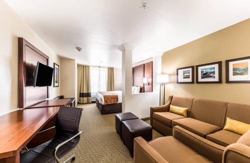 Grand Prairie Hotel | Comfort Suites Grand Prairie - Arlington North