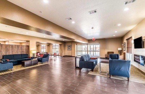Grand Prairie Hotel | Comfort Suites Grand Prairie - Arlington North