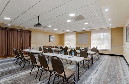 Barrett Hotel | Comfort Suites Kingwood, Humble, New Caney, Houston IAH Airport