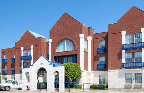 Las Colinas Hotel | Comfort Suites Las Colinas Center