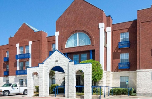 Las Colinas Hotel | Comfort Suites Las Colinas Center