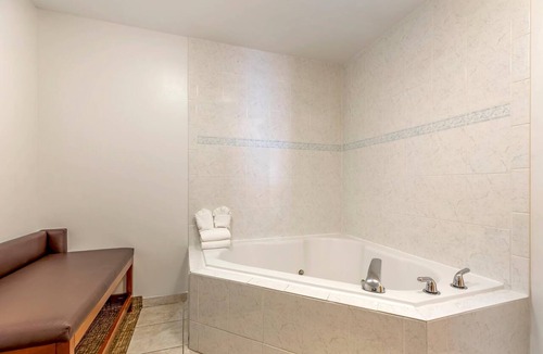 Firestone Hotel | Comfort Suites Longmont