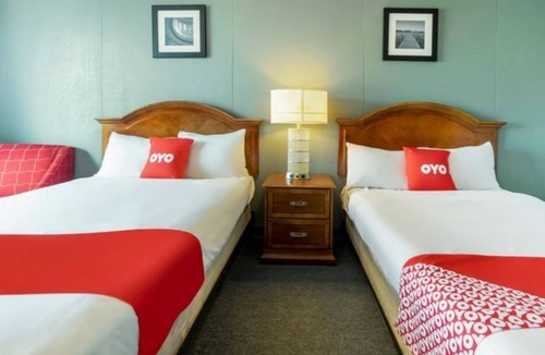 Jennings Hotel | Comfortable Stay Ideal for Pet Owners Near Rocket Drive In + Walmart