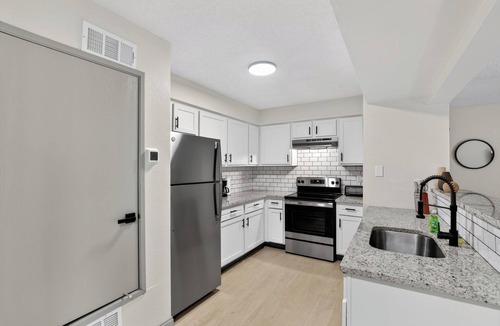 Lenexa Apartment | Comfortable 1-bedroom with cozy living