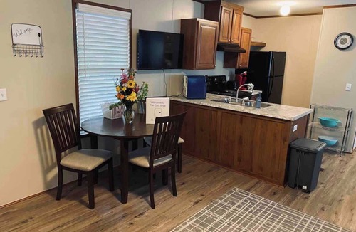 St. Johns House | Comfortable 2 bed 1 bath house with Starlink.