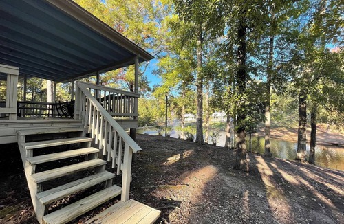 Zwolle Cabin | Comfortable 3-Bedroom Retreat with Fireplace, Full Kitchen & Outdoor Firepit