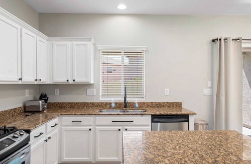 Norterra House | Comfortable 4BR Retreat｜Family-Friendly｜Pet-Friendly w/Garage & Backyard #41706