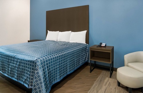 Forest Hill Hotel | Comfortable and Affordable Stay 13 Miles From AT&T Stadium, Prime Location