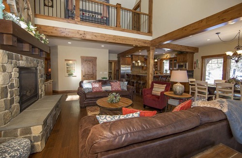 Cle Elum House | Comfortable Clean Suncadia Family Home Sleeps12, FIREpit, HOTtub, BIKES, Pets ok