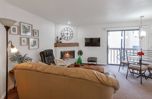 Englewood Apartment | COMFORTABLE CONDO IN THE DENVER TECH CENTER/GREENWOOD VILLAGE!