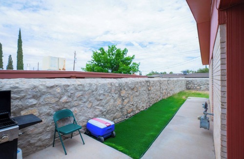 Biggs Field House | Comfortable Eastside El Paso Home for Families, Nurses & Work Stays
