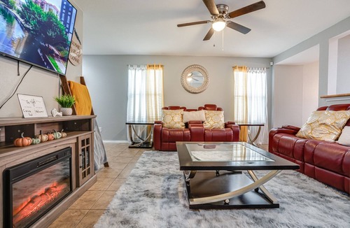 Southside House | Comfortable near Lackland & Downtown/Easy access I35