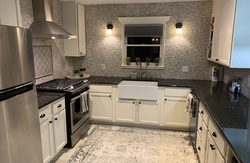 Mountainview House | Comfortable, Private and quiet 2600sf remodeled 3/2. Close to Target H‑E‑B etc