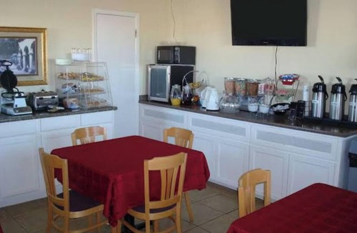 Vega Hotel | Comfortable & Quaint Room in Vega, Great Stop Along Route 66 w/Free Breakfast