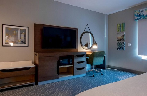 Duncanville House | Comfortable & Relaxing Rm for Couples! Pool,Gym