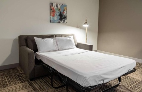 North Little Rock Hotel | Comfortable Retreat | Quick drive to Big Dam Bridge & Central High Historic Site
