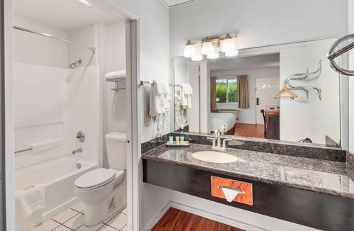 Renton Hotel | Comfortable Space for Travelers Exploring Pike Place Market & More