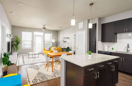 Terrell Heights Apartment | Comfy Chic King Bed Refreshing Office Desk w/Pool