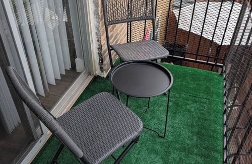 Northwest Los Angeles Heights Condo | Comfy & Cozy 1-bedroom condo in San Antonio with AC and Wifi
