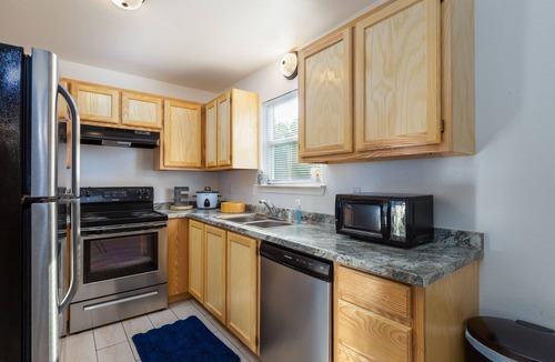 Granbury House | Comfy Cozy Cottage #2 by Lake Granbury