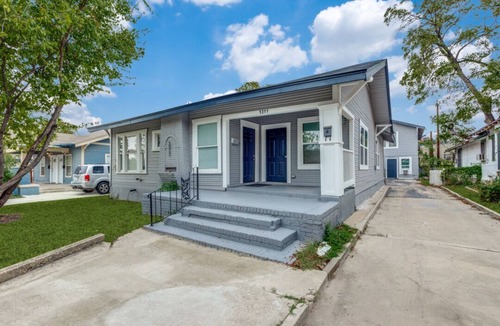 Woodlawn Lake House | Comfy Private Room w/Bathroom Close to Riverwalk/Attractions